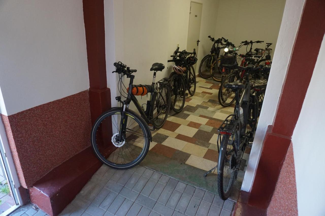Hotel Am Bahnhof Waren  Bagian luar foto