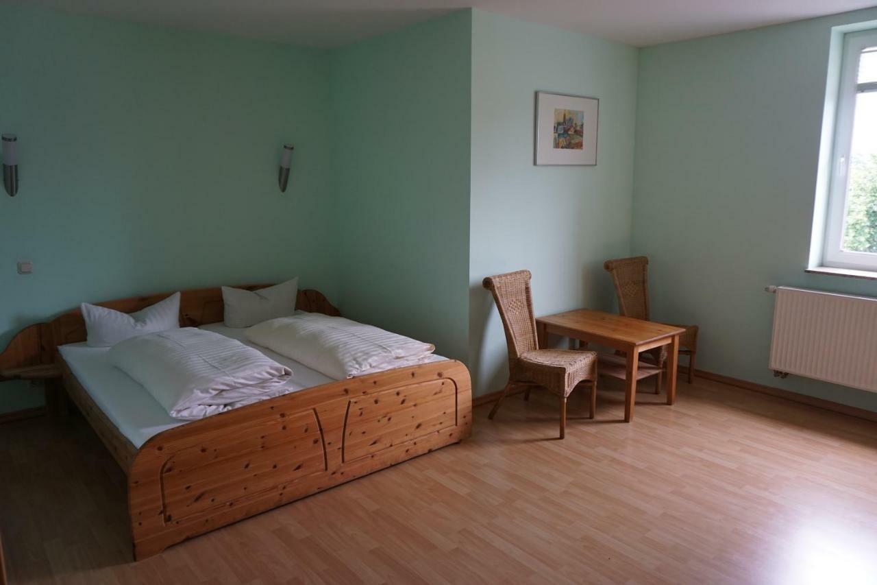 Hotel Am Bahnhof Waren  Bagian luar foto