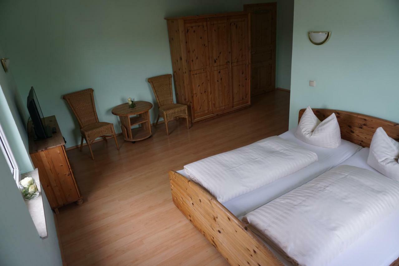 Hotel Am Bahnhof Waren  Bagian luar foto